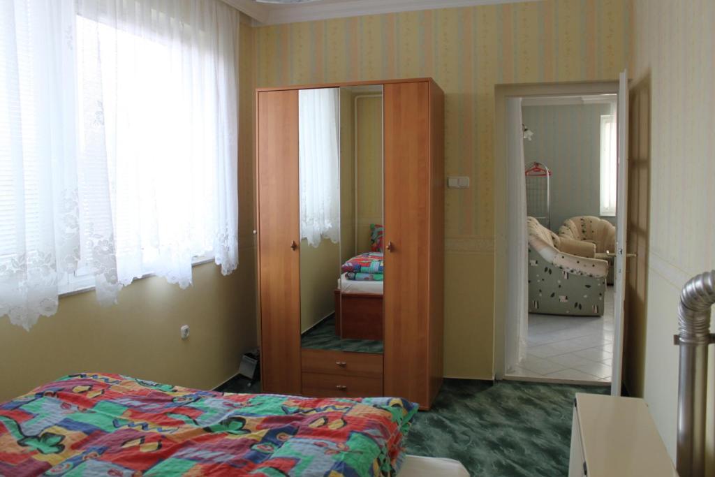 Orwa Apartmanok - Fenyofa Koez Залакарос Стая снимка