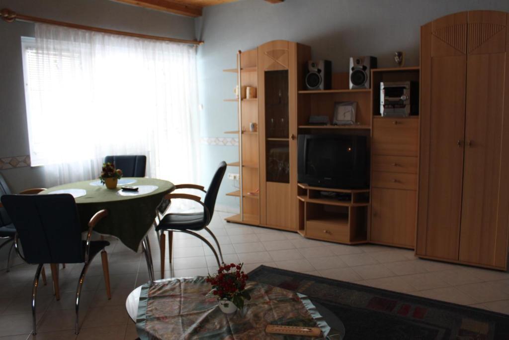 Orwa Apartmanok - Fenyofa Koez Залакарос Стая снимка